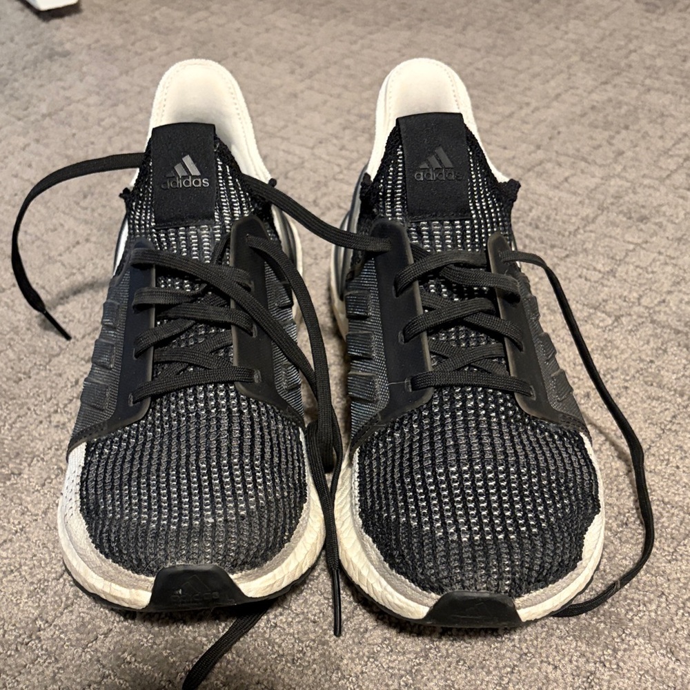 GUC Adidas Ultraboost Black & White Tennis Shoes. Size 9.5